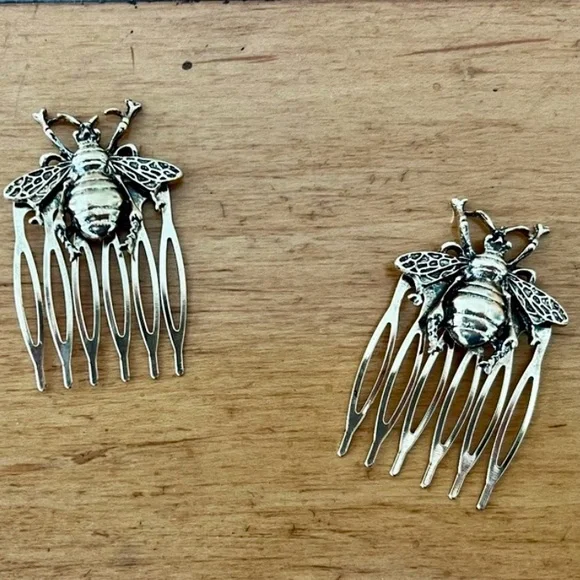 Intricate Bronze Bee Design Hair Combs - Picture 1 of 6